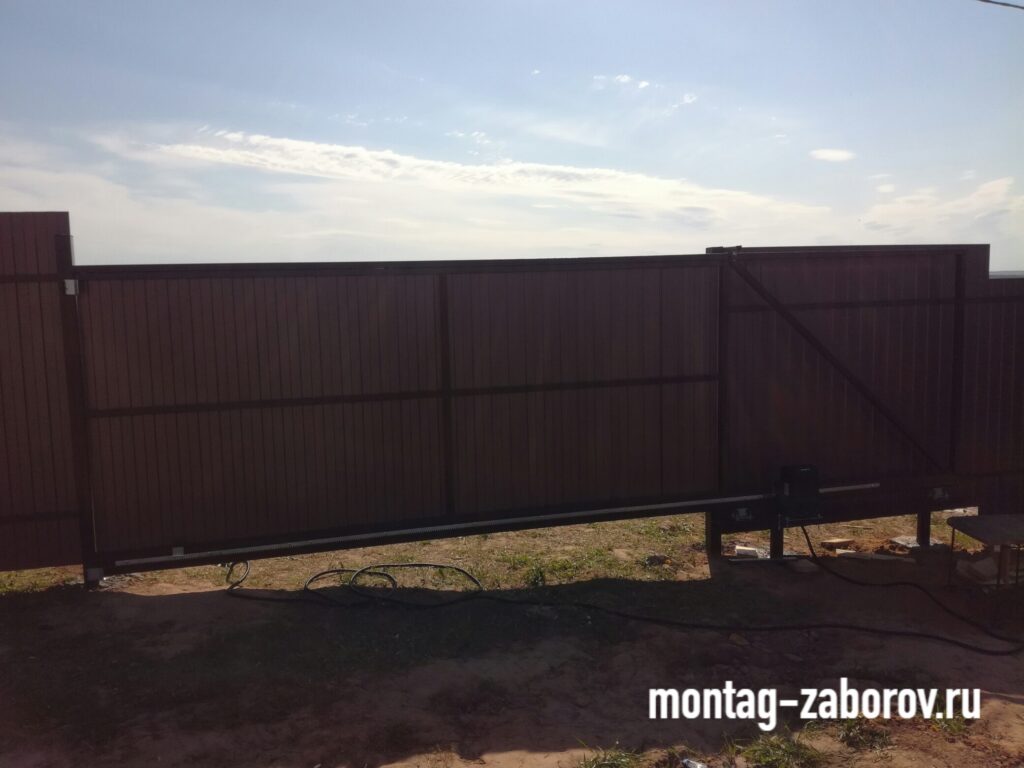 Забор из профнастила 140 метров - фото 1